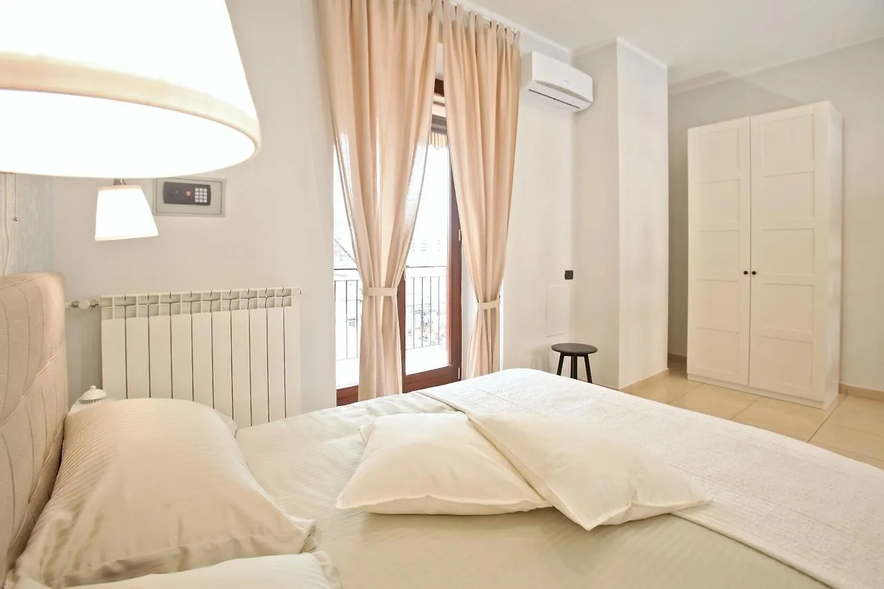 Convitalia Bed and Breakfast Napels 0*,  Italië